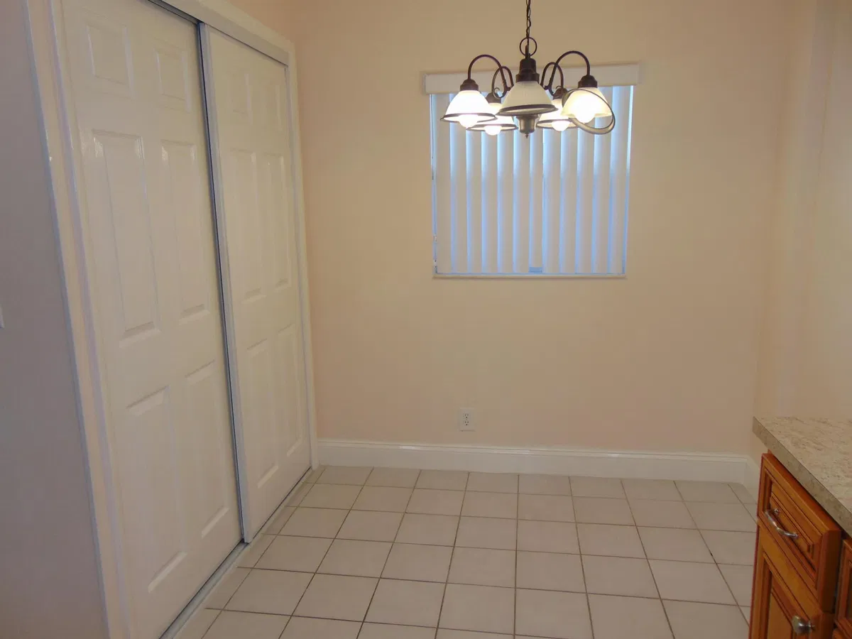 Unit 413 photo 4