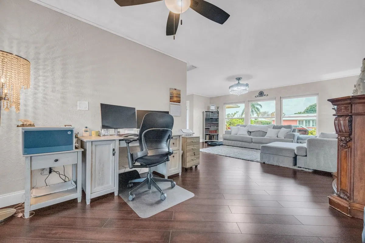Residence photo 19