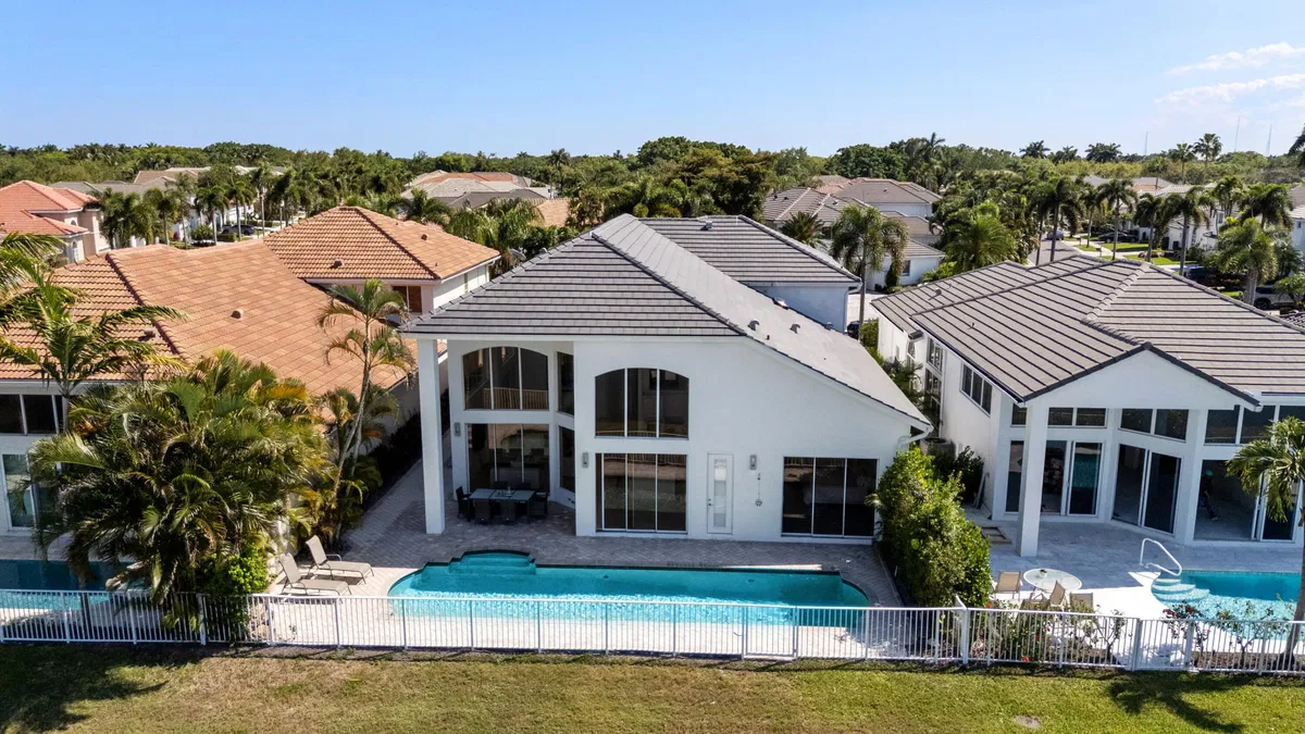Woodfield Country Club Residence photo 43