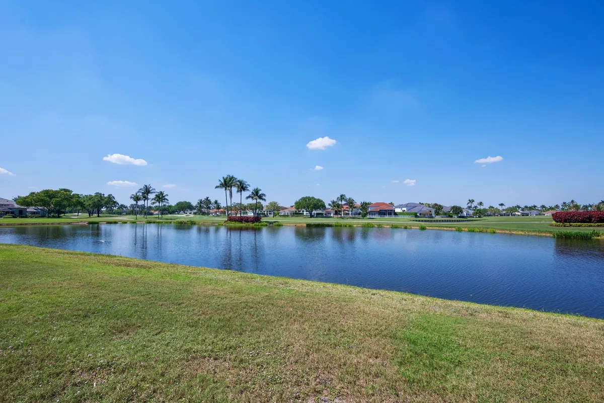 Woodfield Country Club Residence photo 49