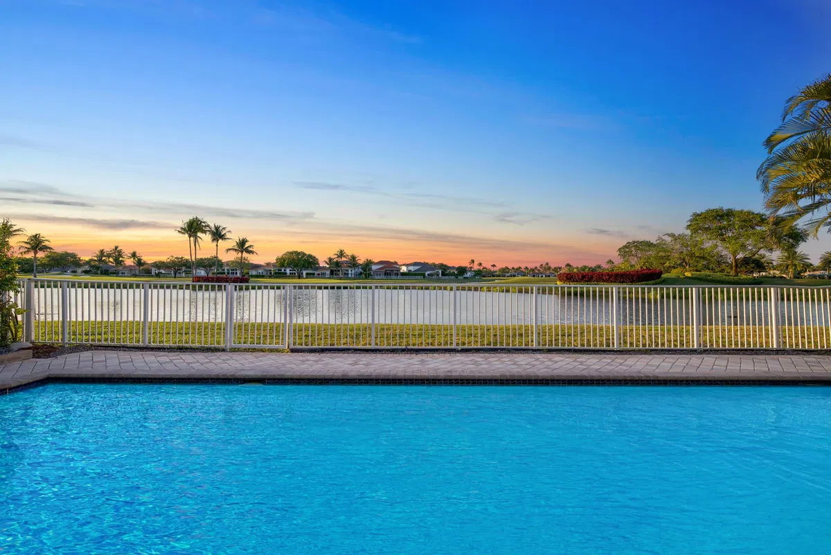 Woodfield Country Club Residence photo 58