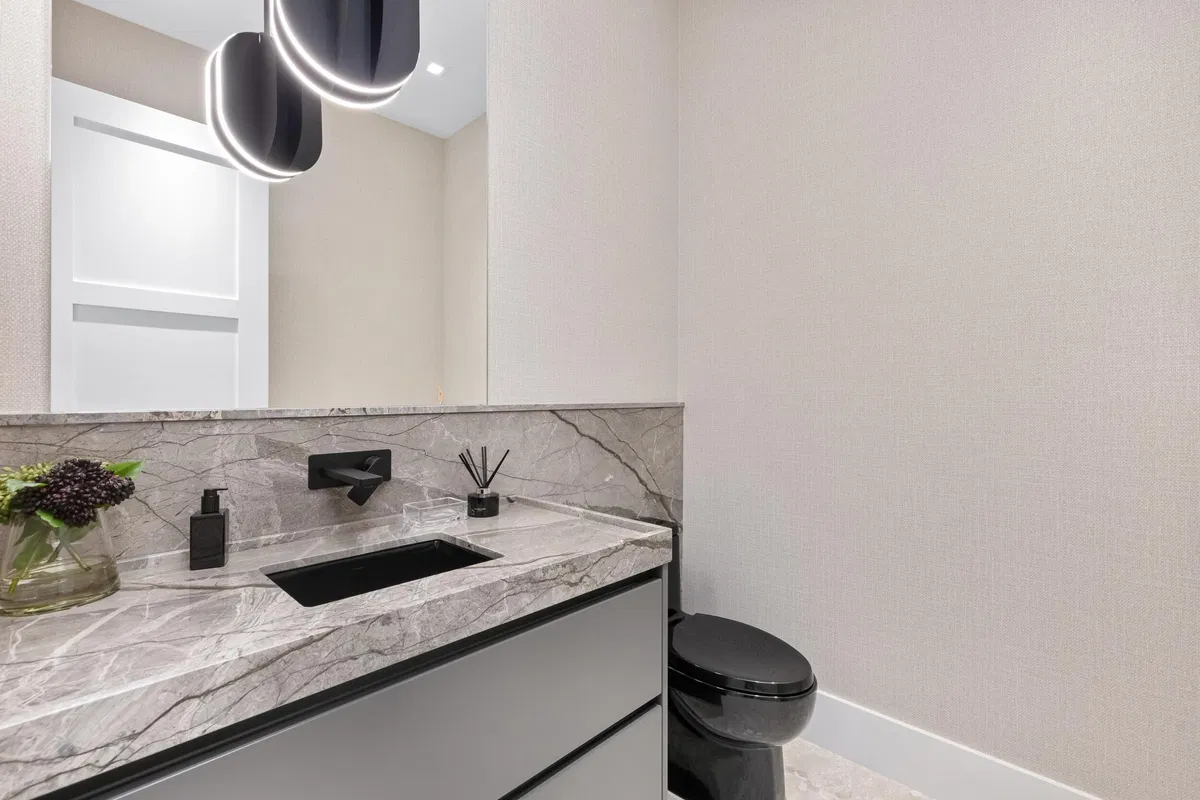 Residence photo 82