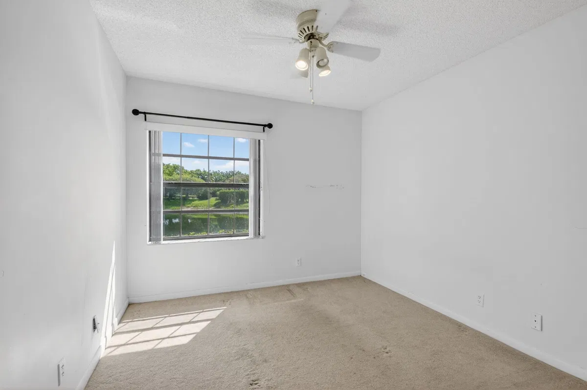 Unit F photo 19