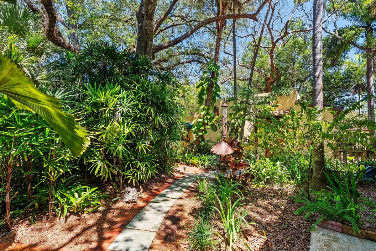 Residence photo 31