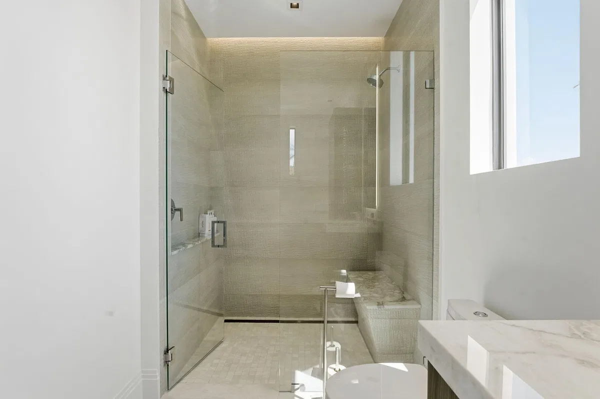 Residence photo 76