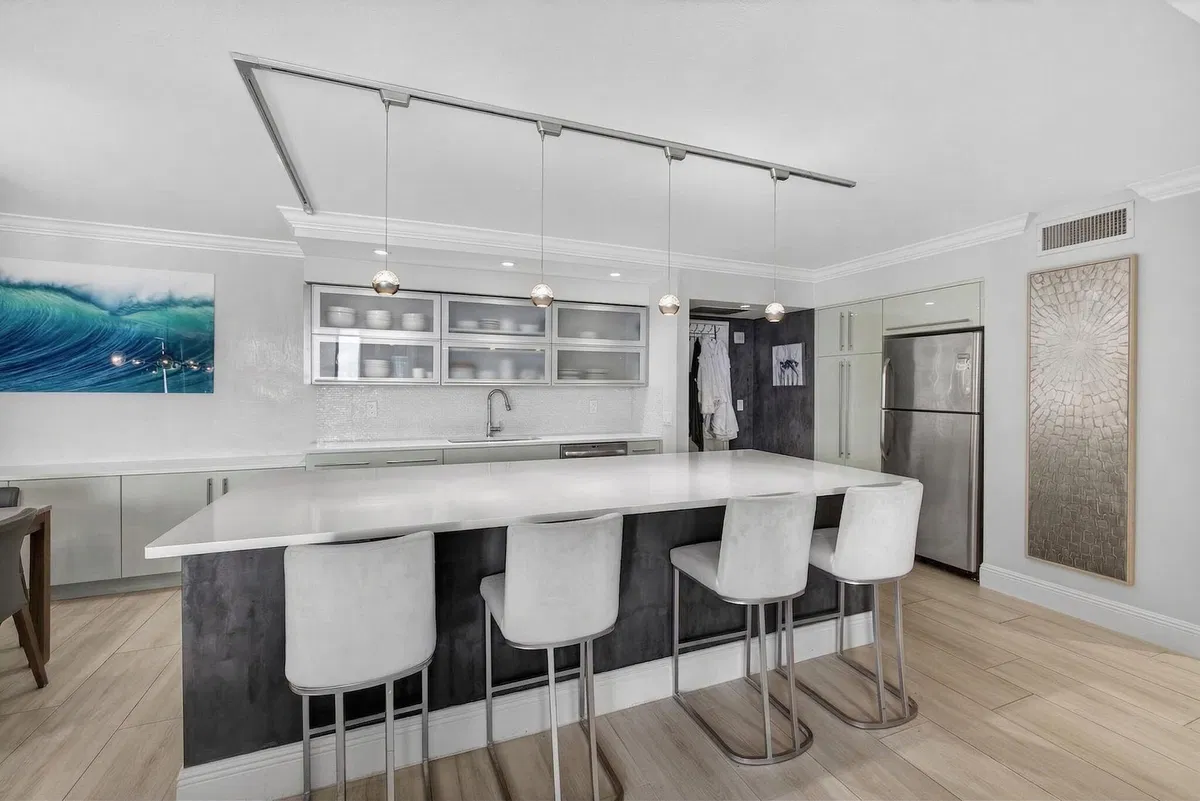 Aquarius Condominium Unit 805 photo 7