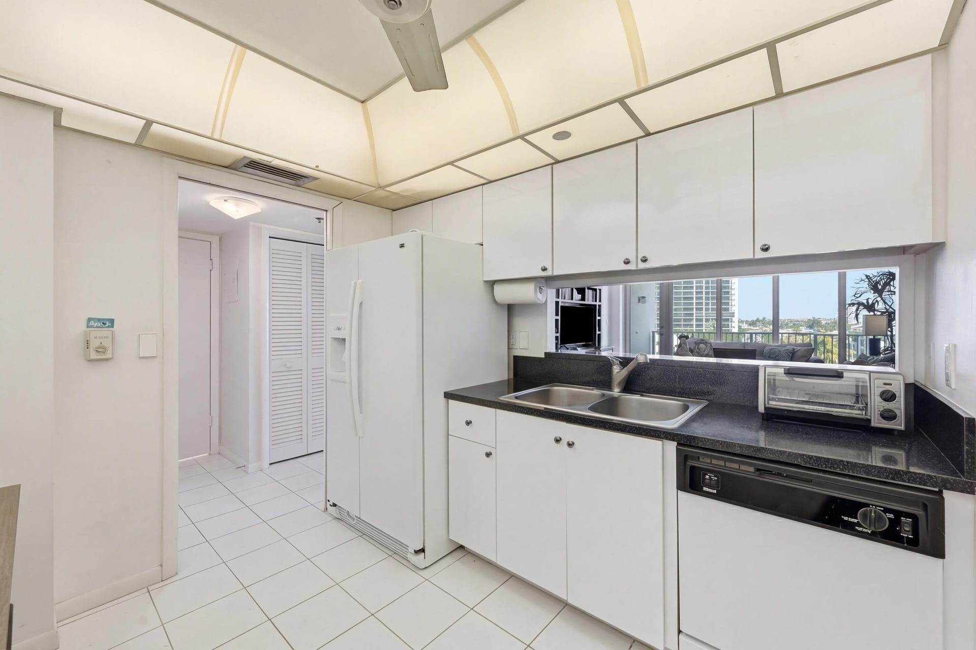Unit 512 photo 10