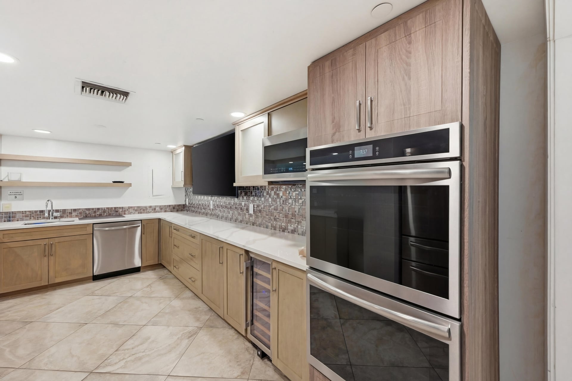 Unit 512 photo 31
