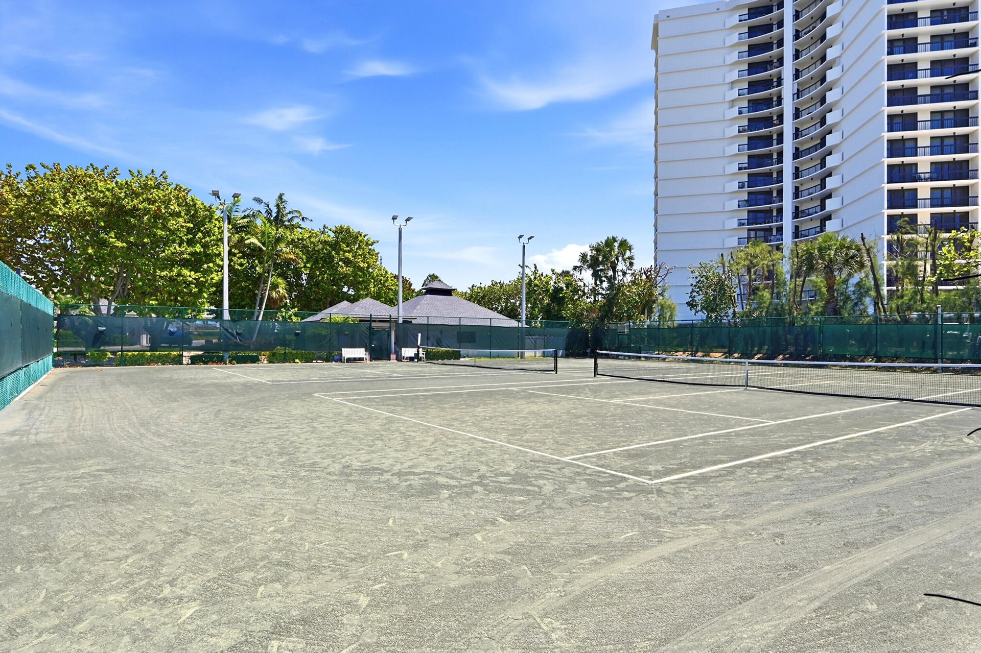 Unit 512 photo 37