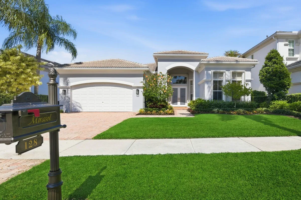 Mirasol Country Club Residence