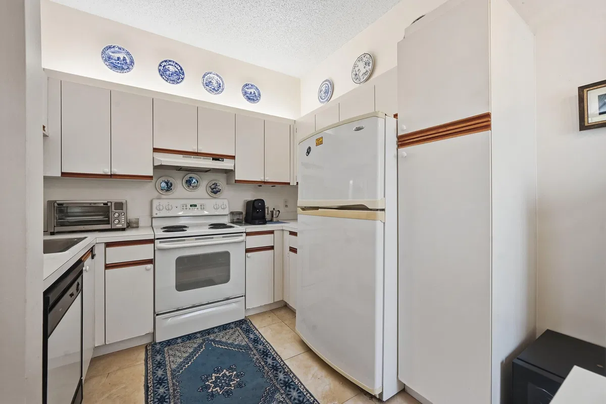 Unit F photo 7