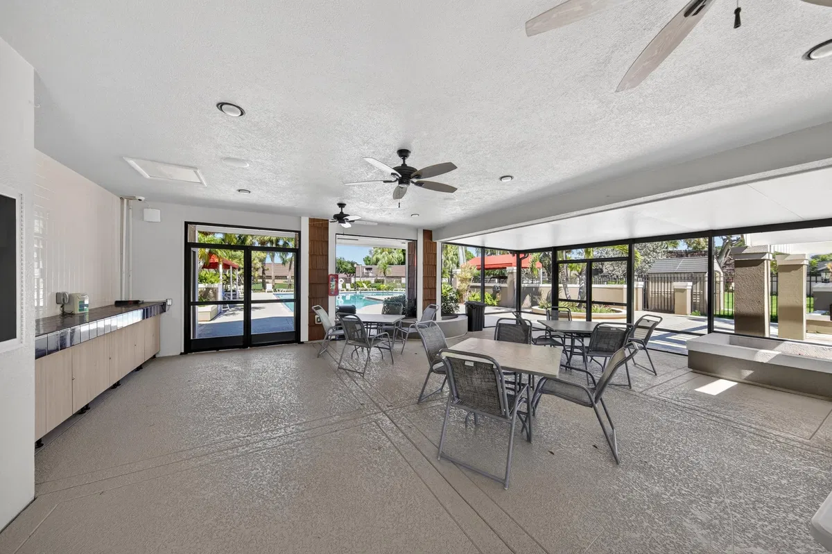 Residence photo 10