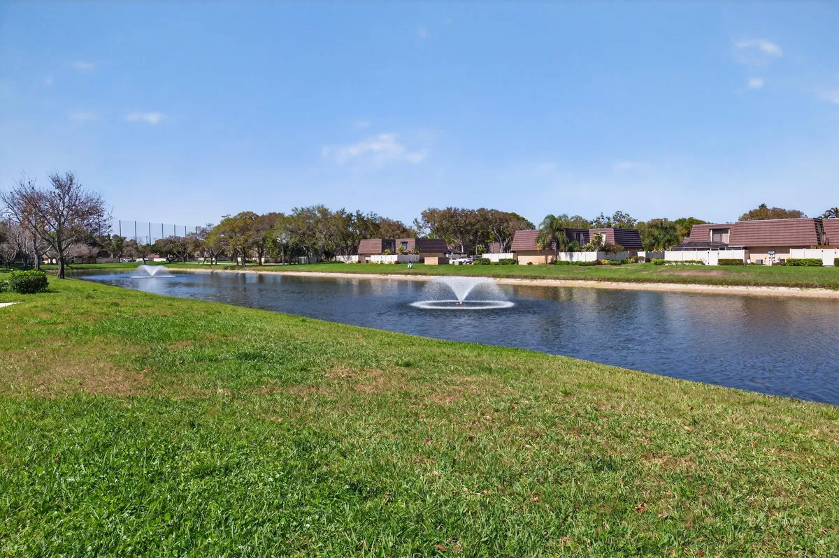 Residence photo 16