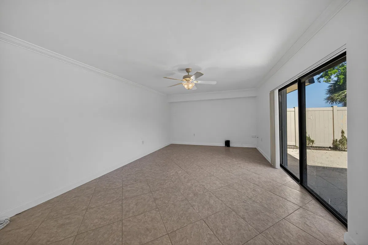 Residence photo 25
