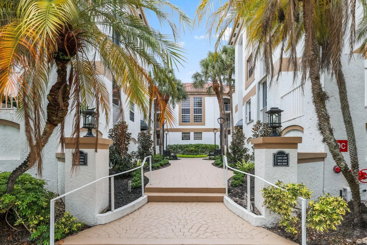 Boca Grove Unit 302 photo 4
