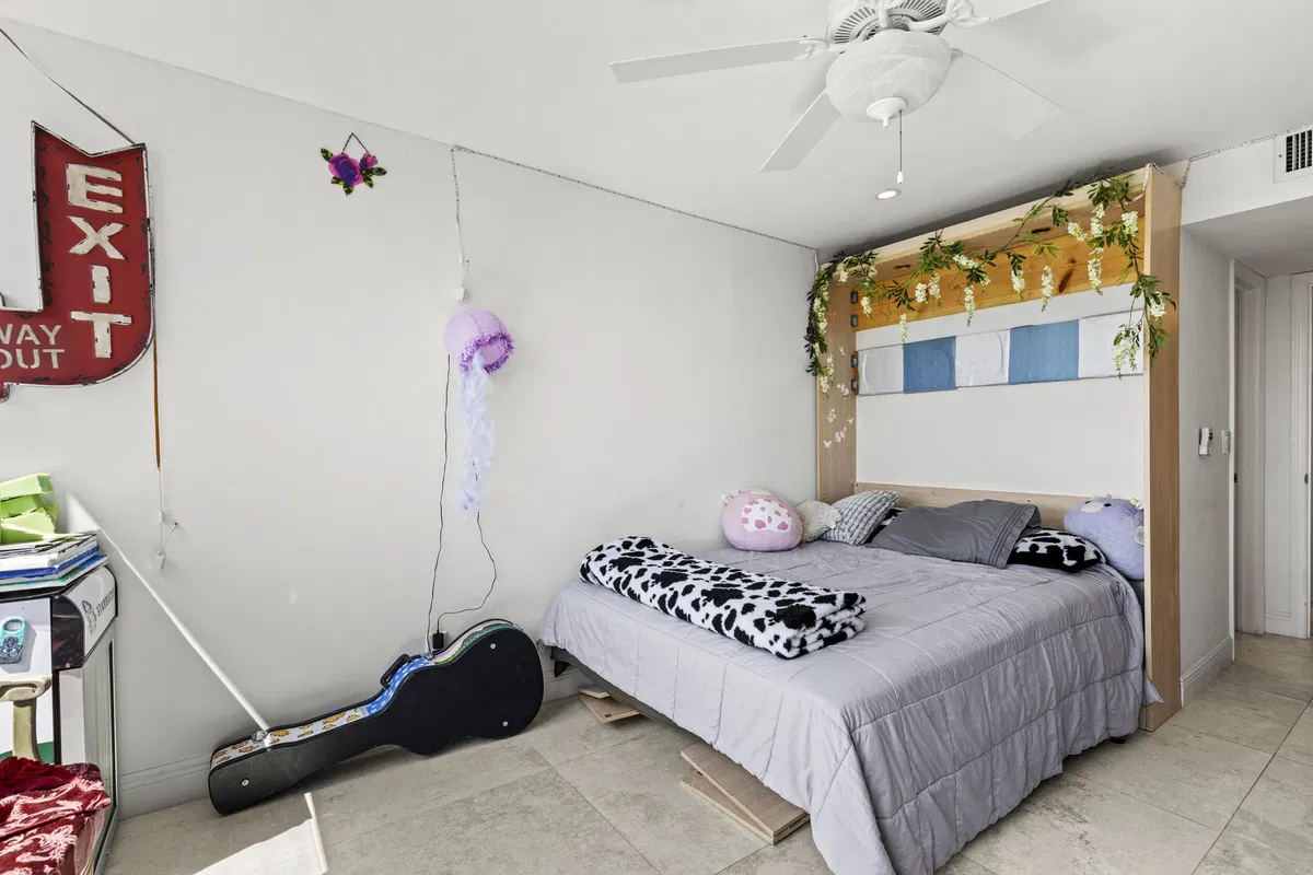Unit 306 photo 16
