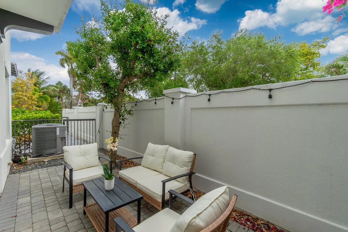Palm Trail Delray Beach Residence photo 13