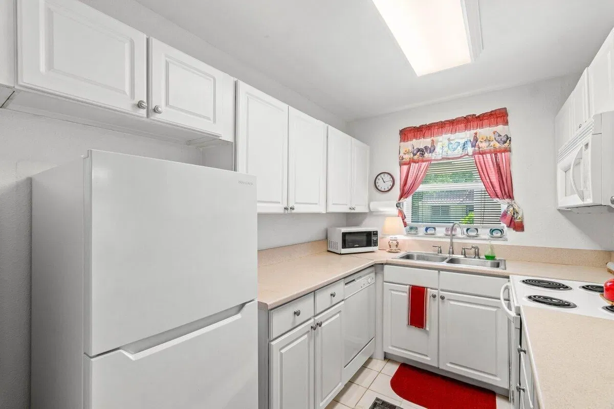 Unit 204a photo 7