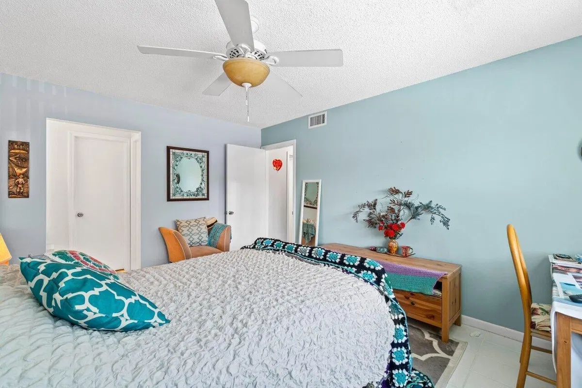 Unit 204a photo 16