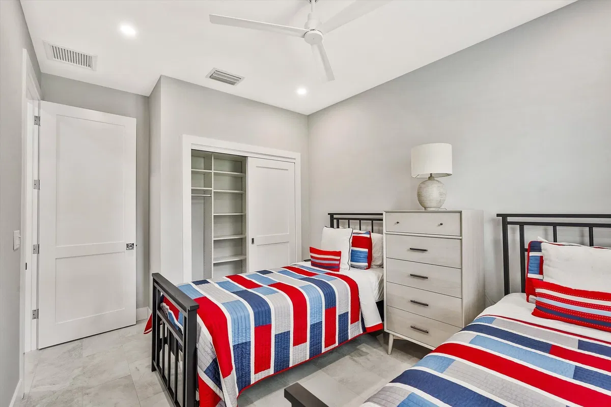 Residence photo 16