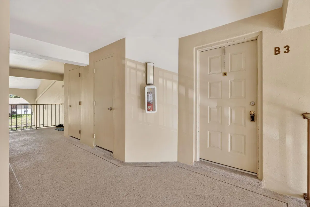 Unit B3 photo 4