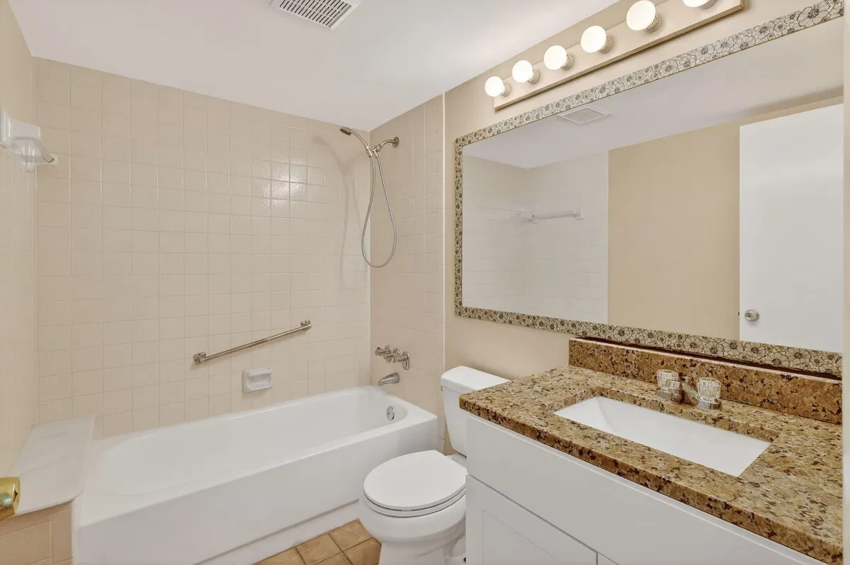 Unit B3 photo 19