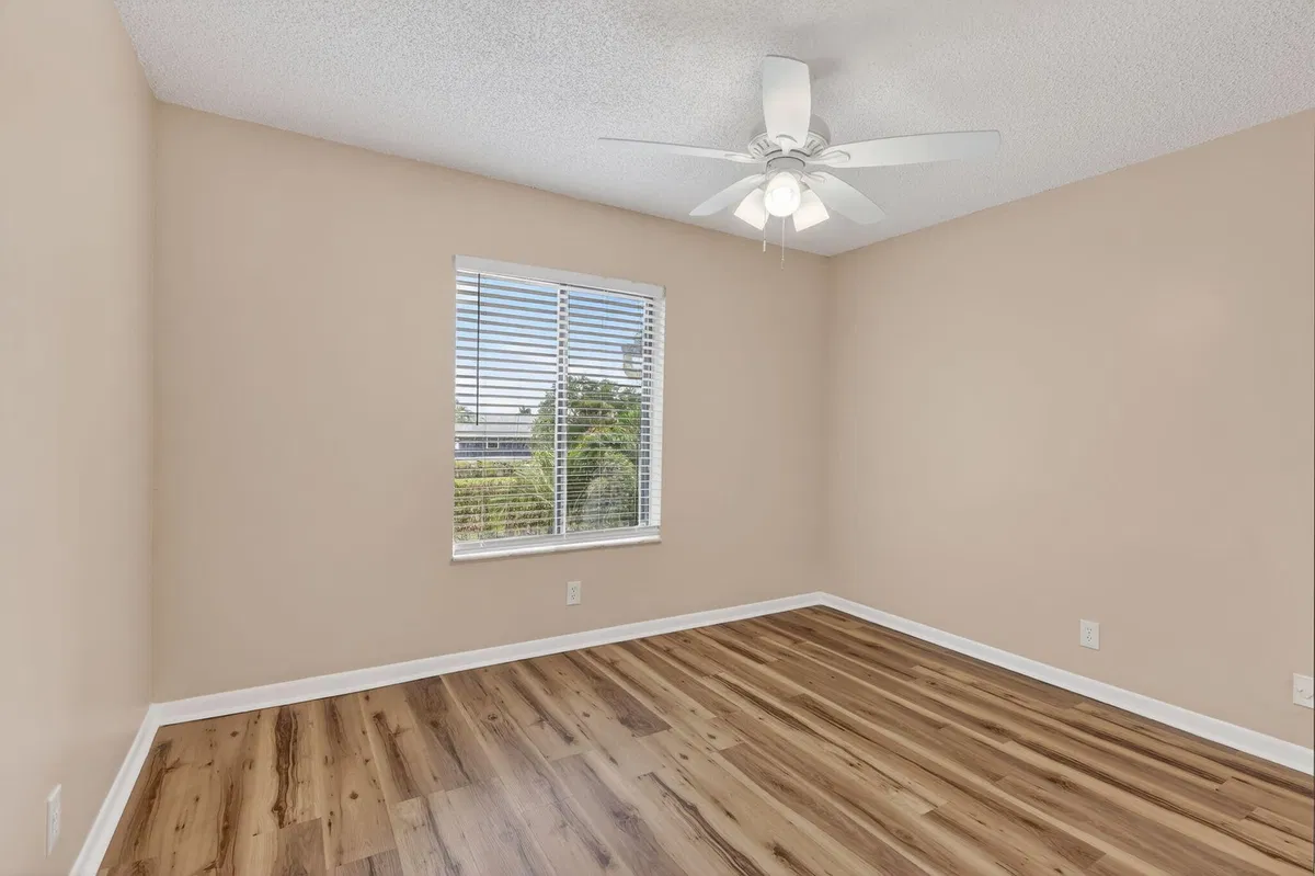 Unit B3 photo 22