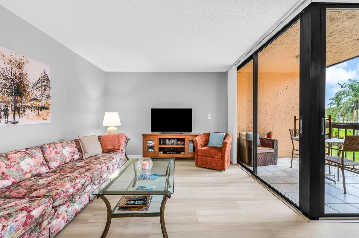 Unit 4207 photo 4
