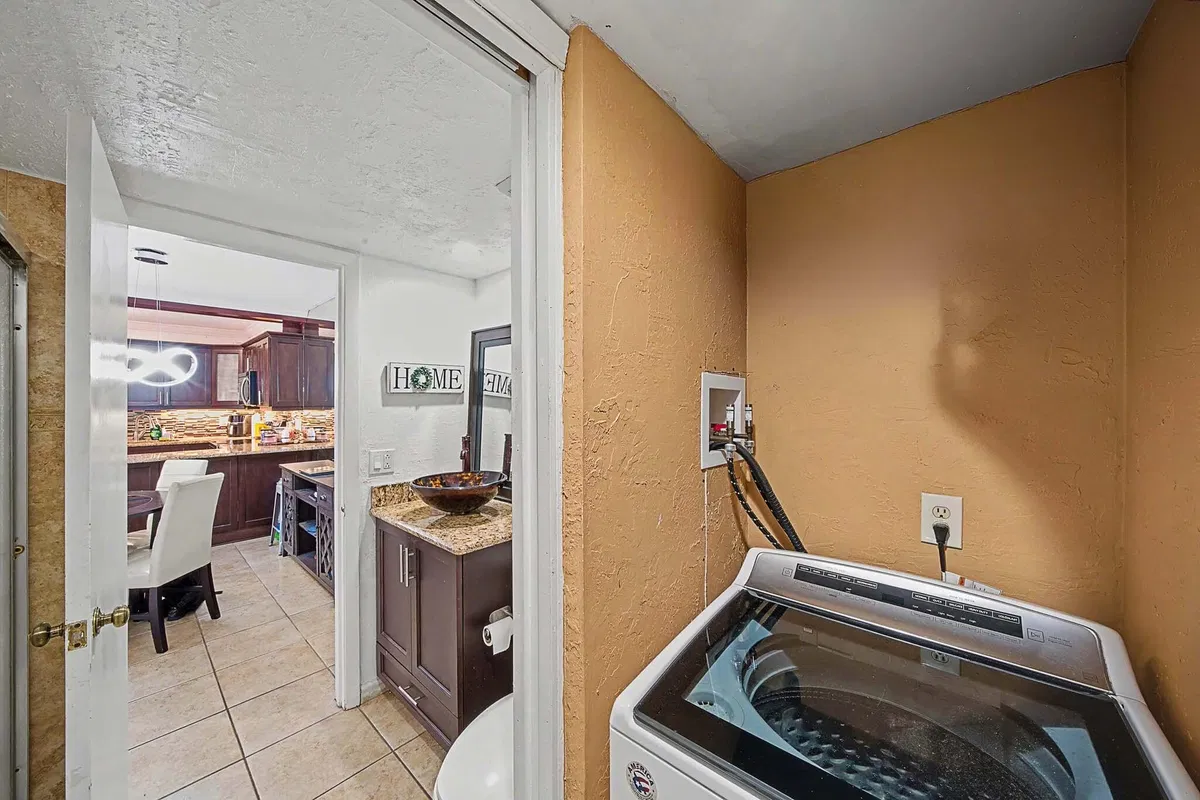  Residence photo 13