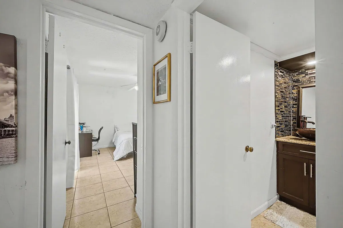  Residence photo 19