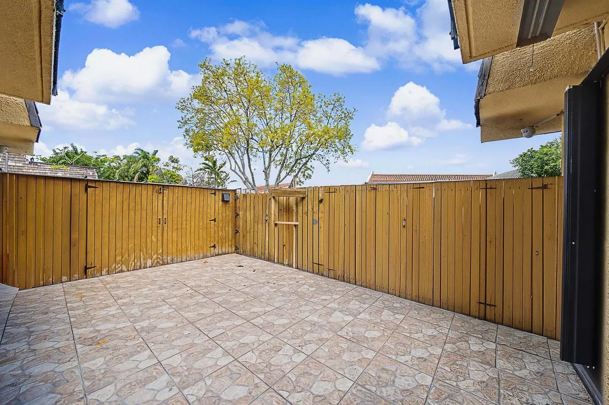  Residence photo 37