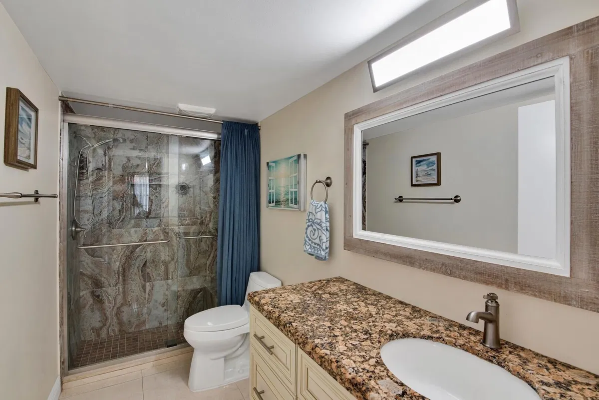 Unit 102 photo 16