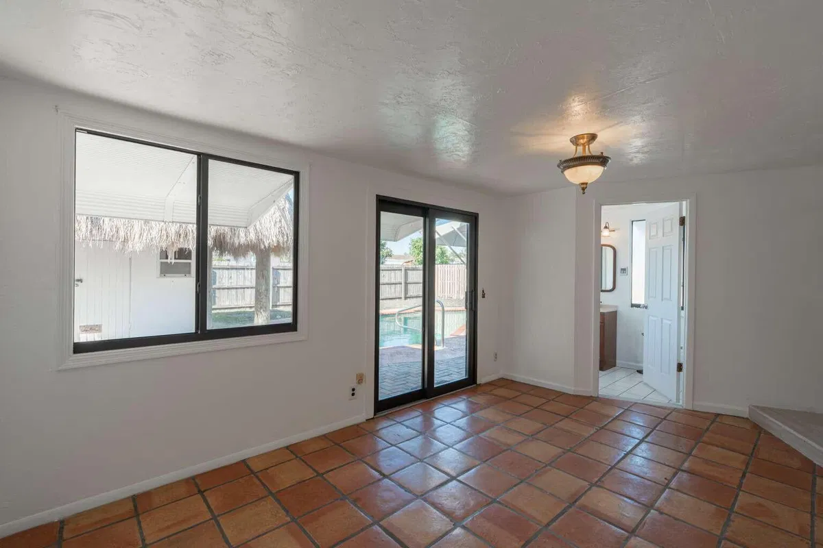 Residence photo 16
