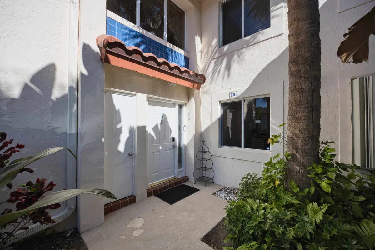 Unit Apt 101
