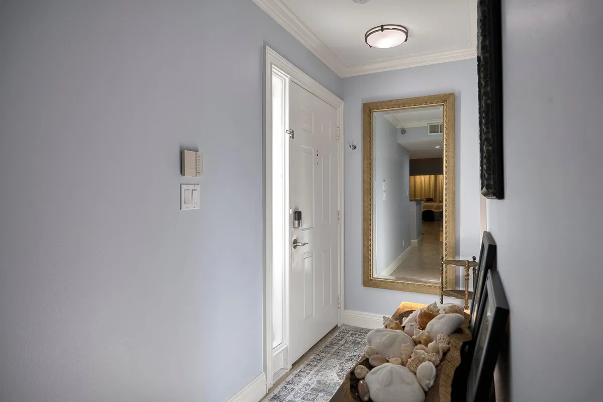 Unit Apt 101 photo 4