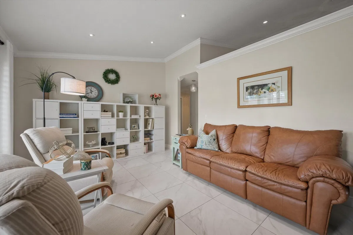  Residence photo 7