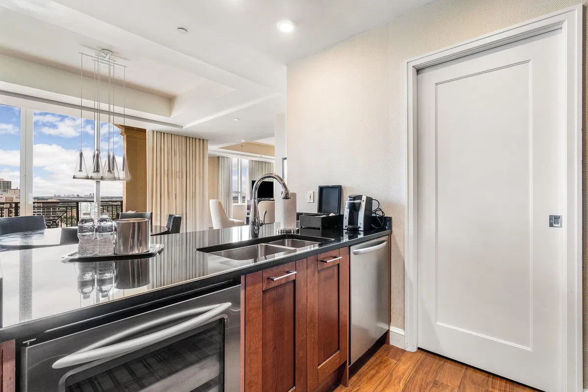 Renaissance on the Ocean Residence photo 19