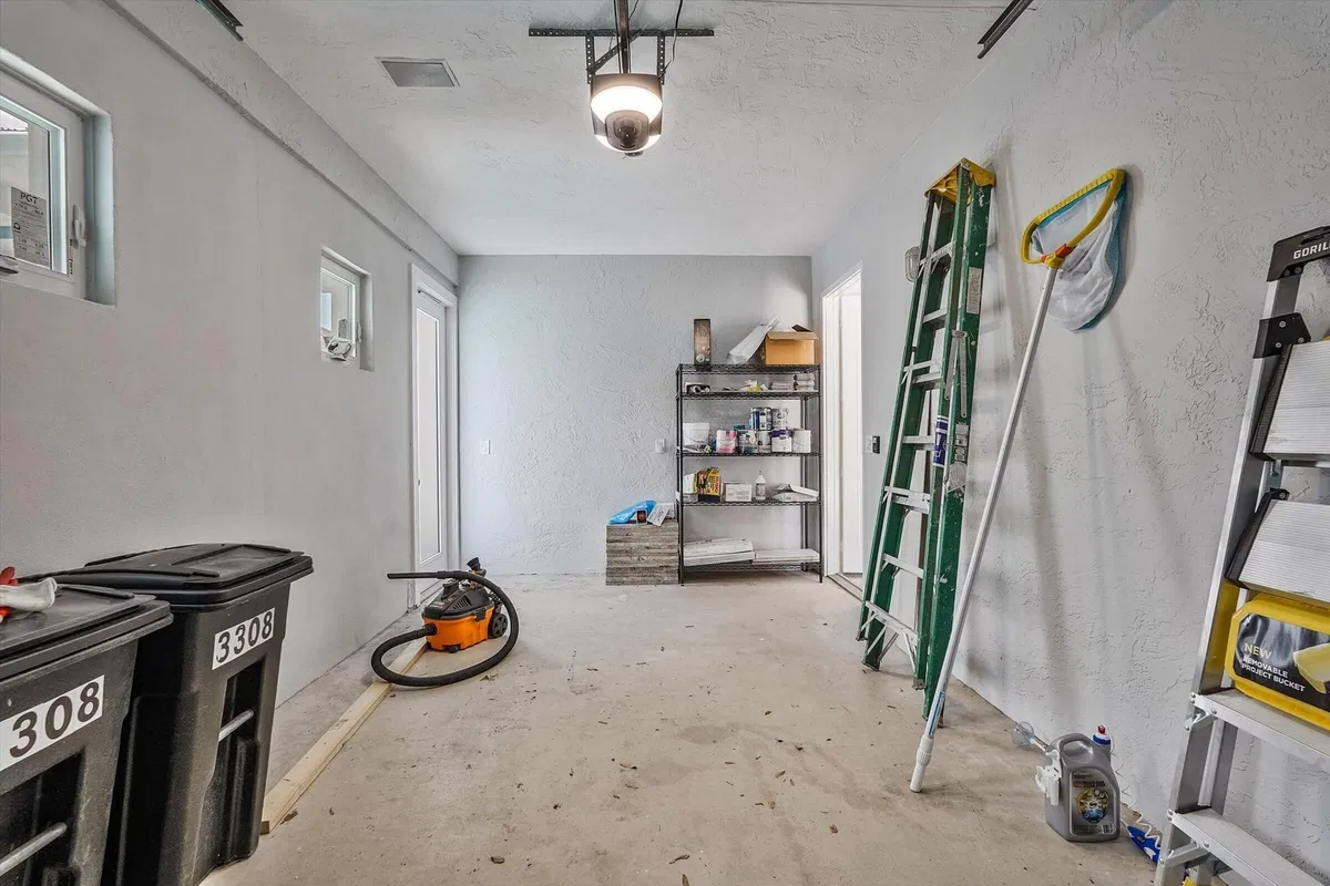  Residence photo 34