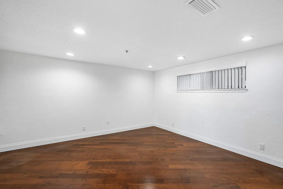 Unit 213 photo 10
