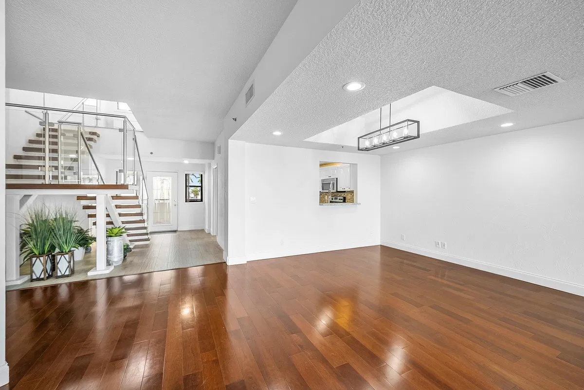 Unit 213 photo 19