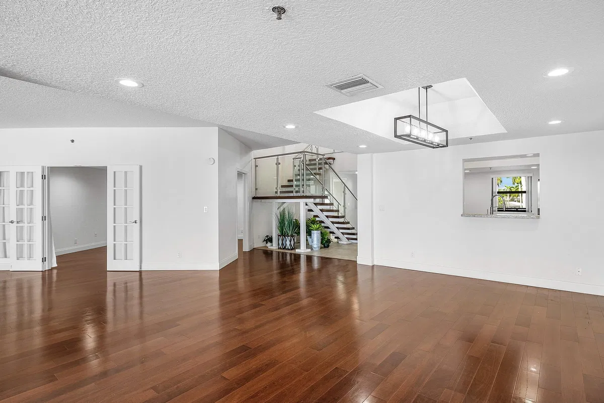 Unit 213 photo 22