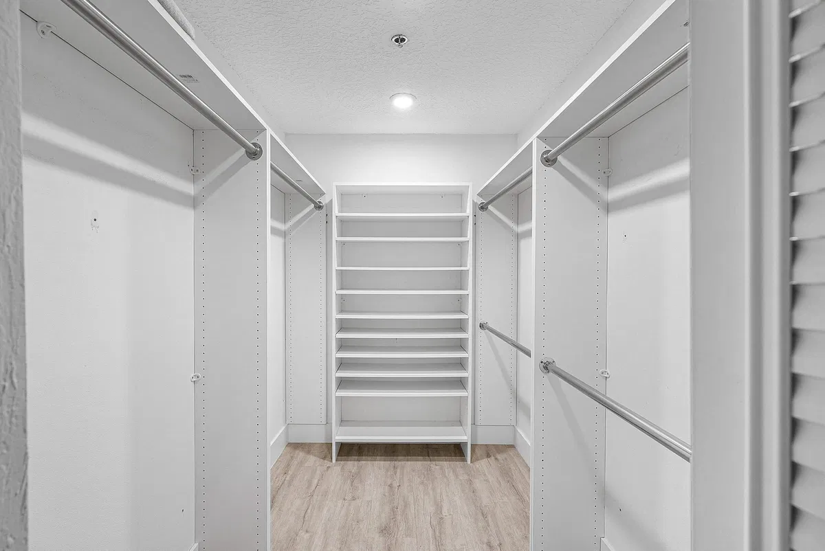 Unit 213 photo 28