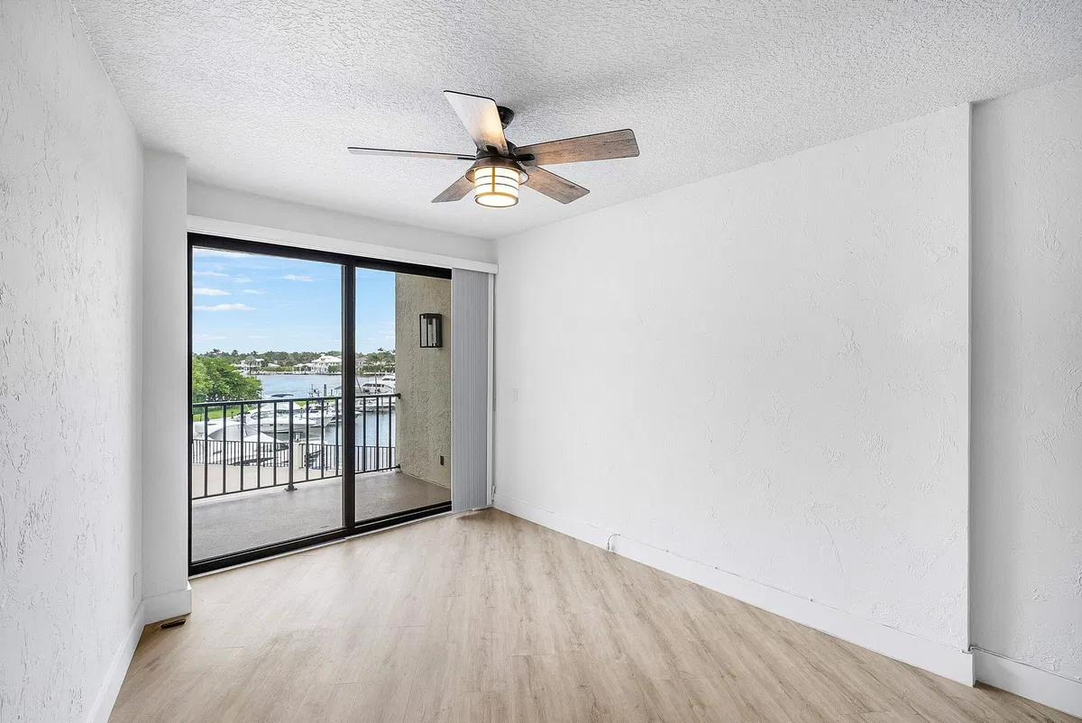 Unit 213 photo 31