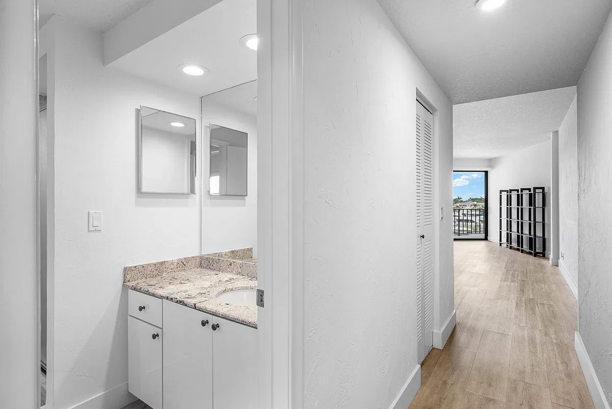 Unit 213 photo 34
