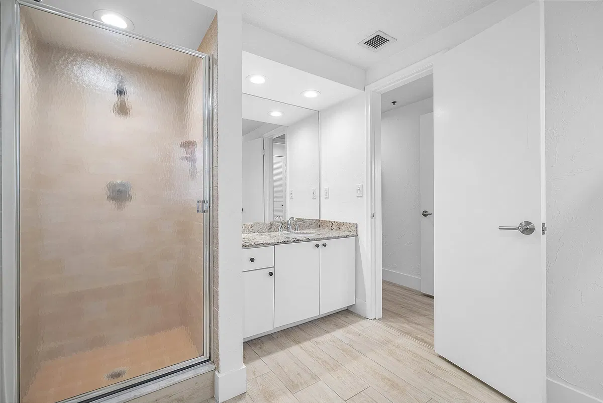 Unit 213 photo 37