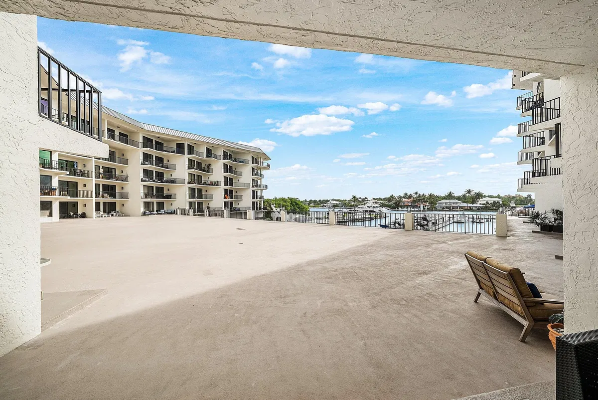 Unit 213 photo 49
