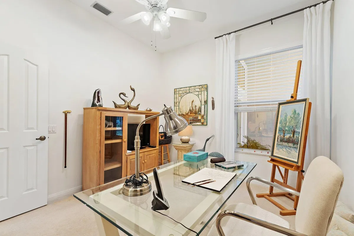 Residence photo 16