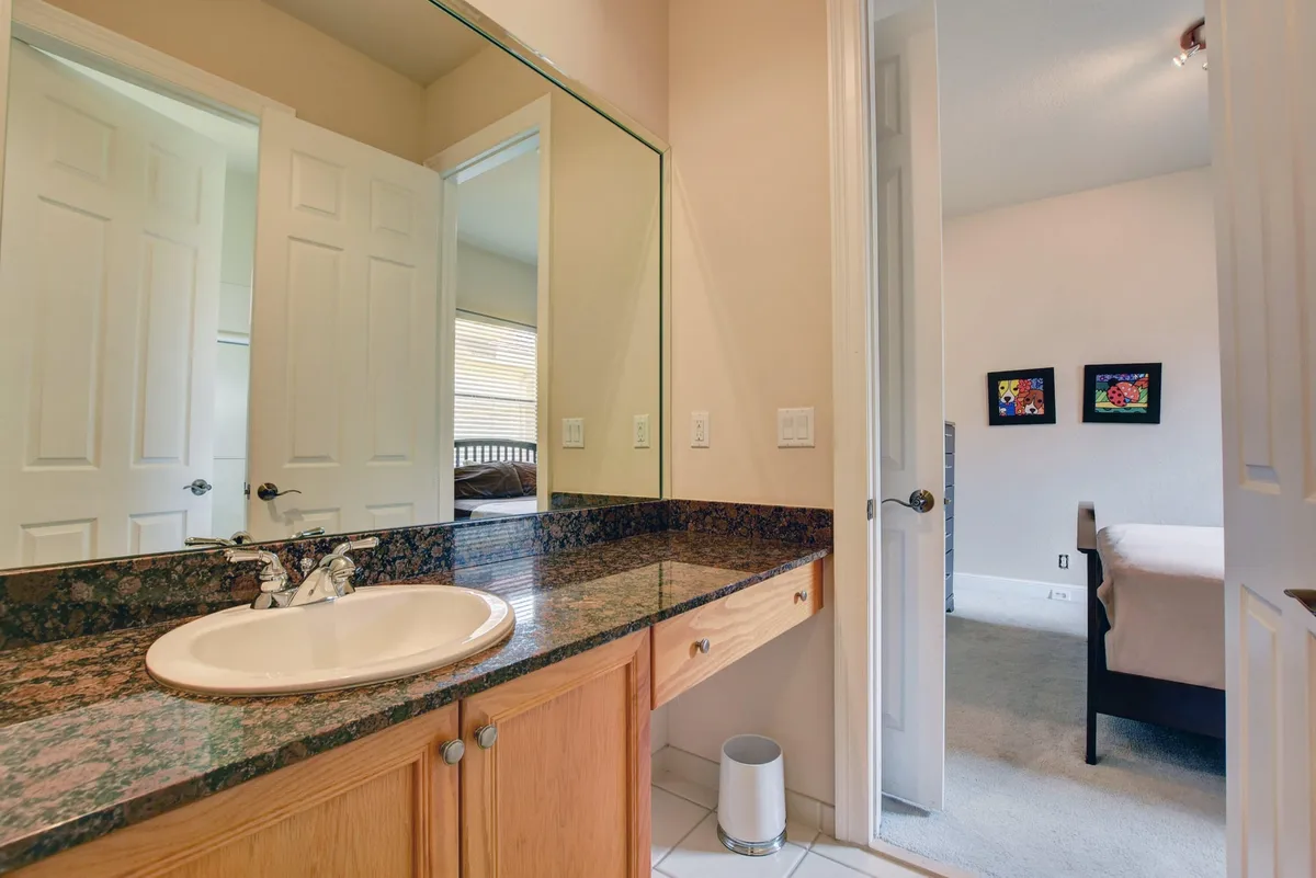 Residence photo 16