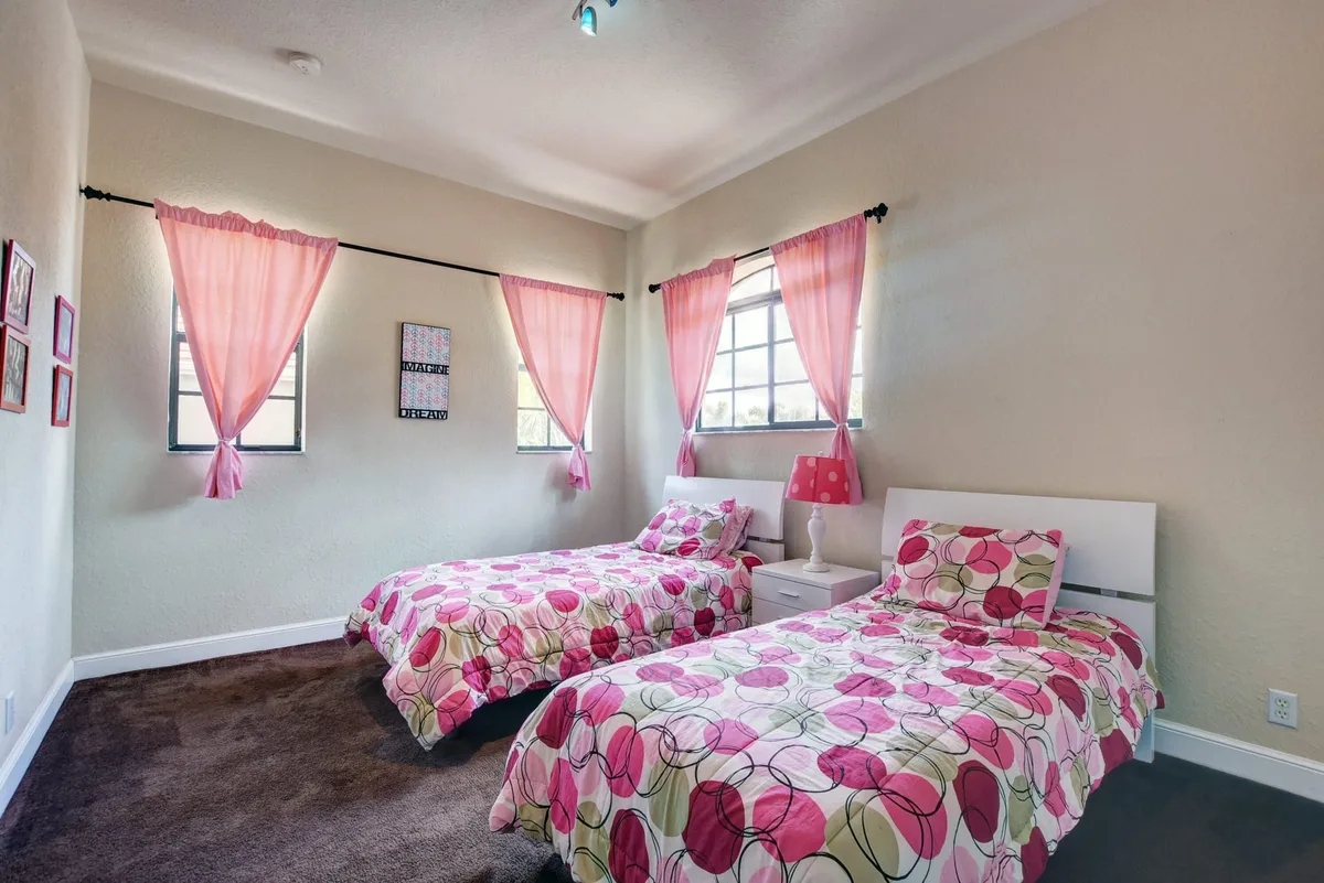 Residence photo 19