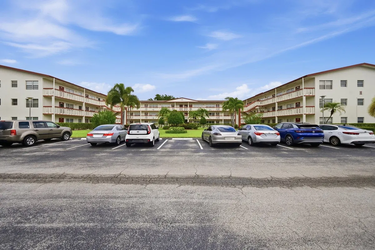 Unit H photo 19